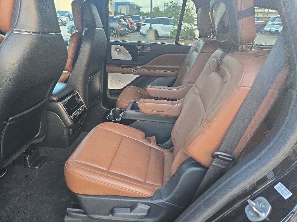 Used 2023 Lincoln Aviator Reserve w/ Equipment Group 201A AWD/4WD image 7