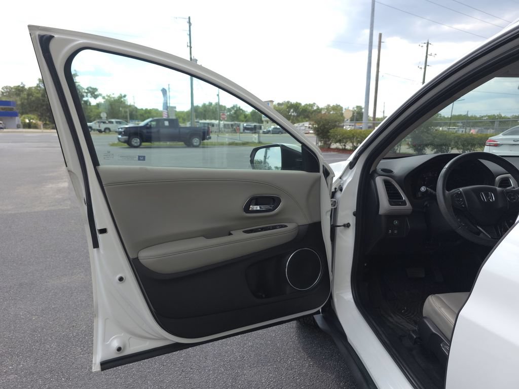 Used 2017 Honda HR-V EX-L image 9