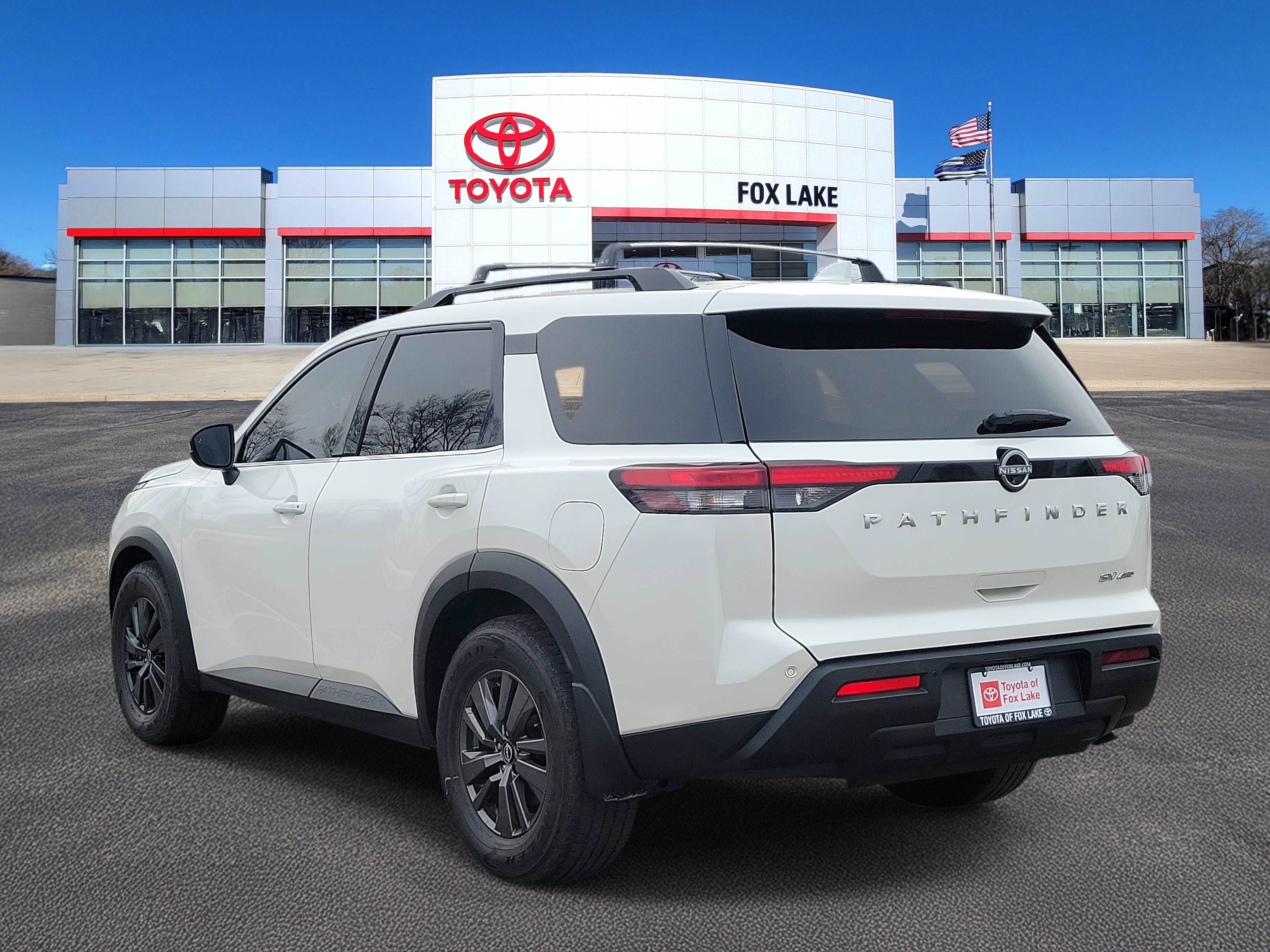 Used 2024 Nissan Pathfinder SV image 3