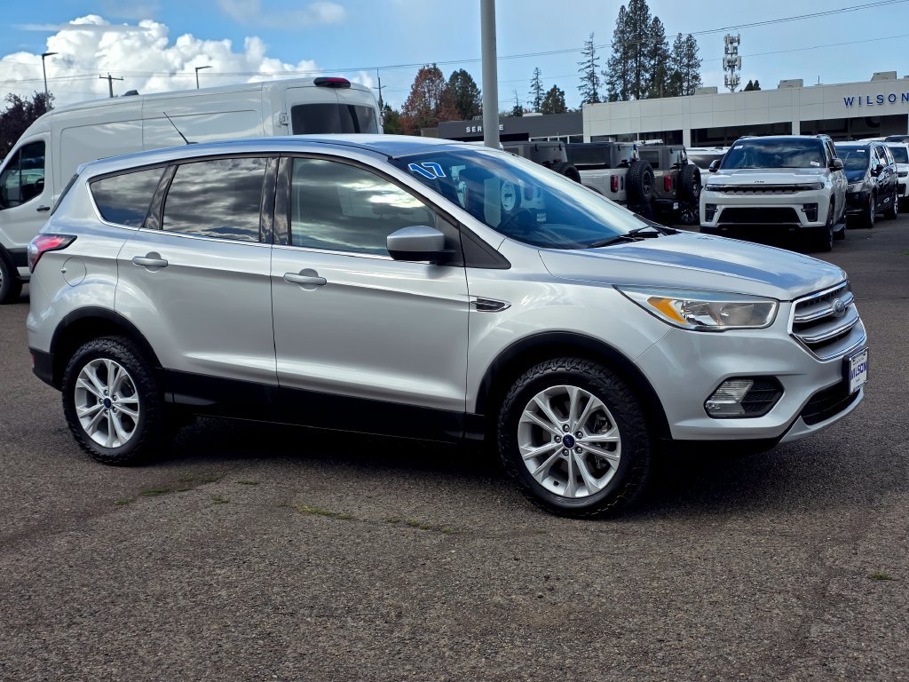 Used 2017 Ford Escape SE AWD/4WD image 3