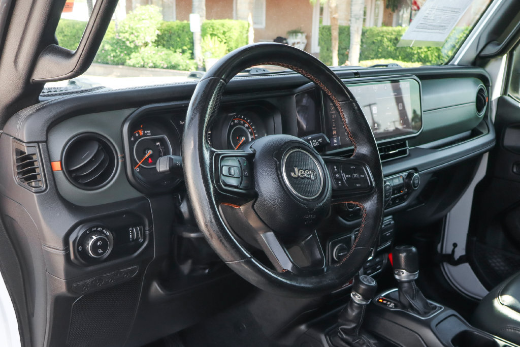 Used 2024 Jeep Gladiator Mojave AWD/4WD image 22