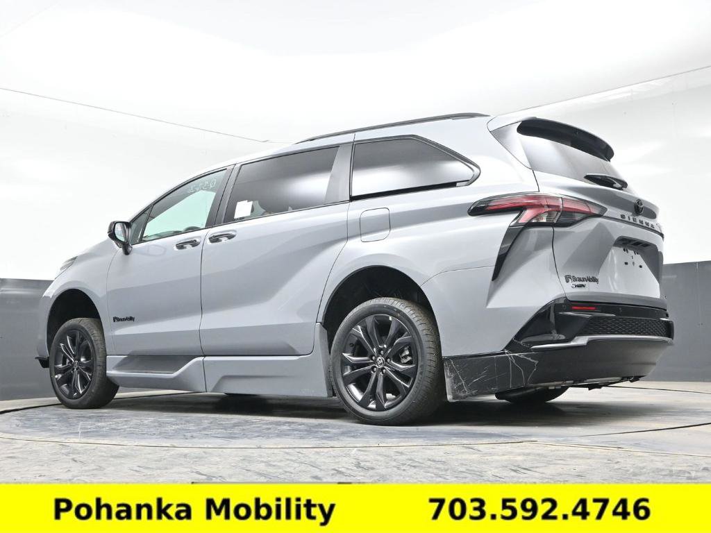 Used 2026 Toyota Sienna XSE image 10