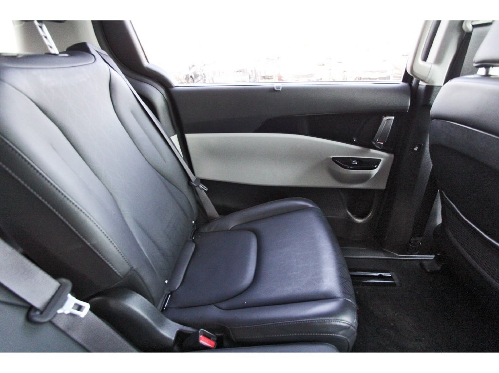 Used 2022 Kia Carnival EX FWD image 12