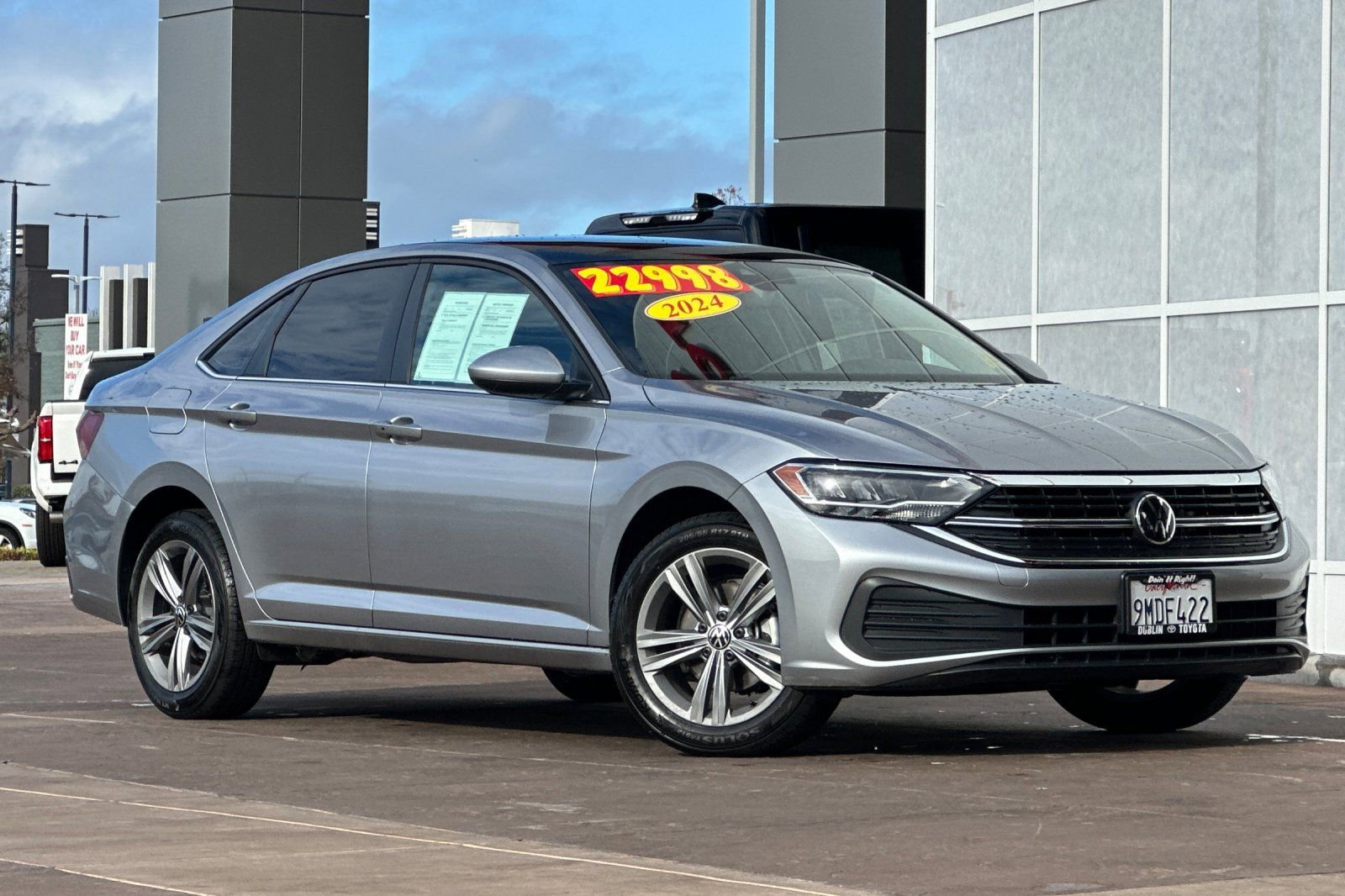 Used 2024 Volkswagen Jetta SE image 2