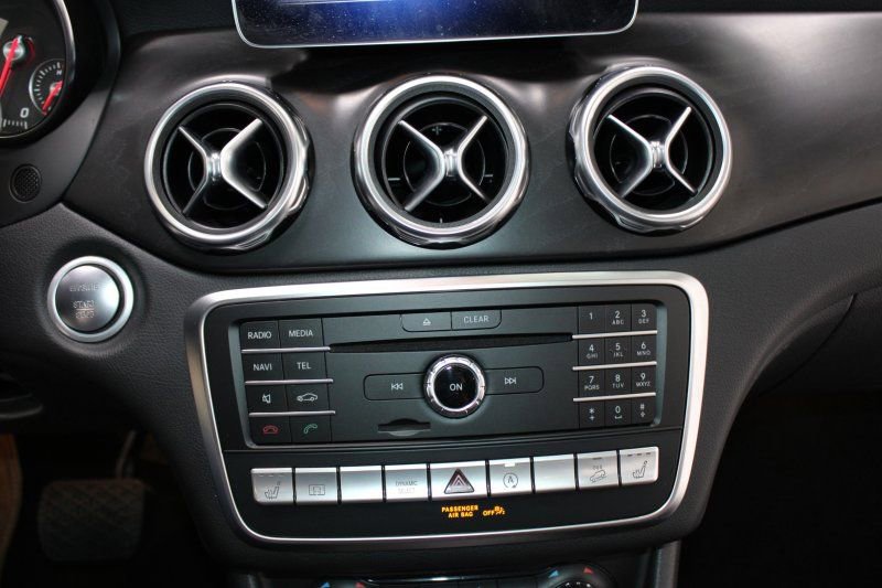 Used 2019 Mercedes-Benz GLA 250 4MATIC w/ Premium Package image 29