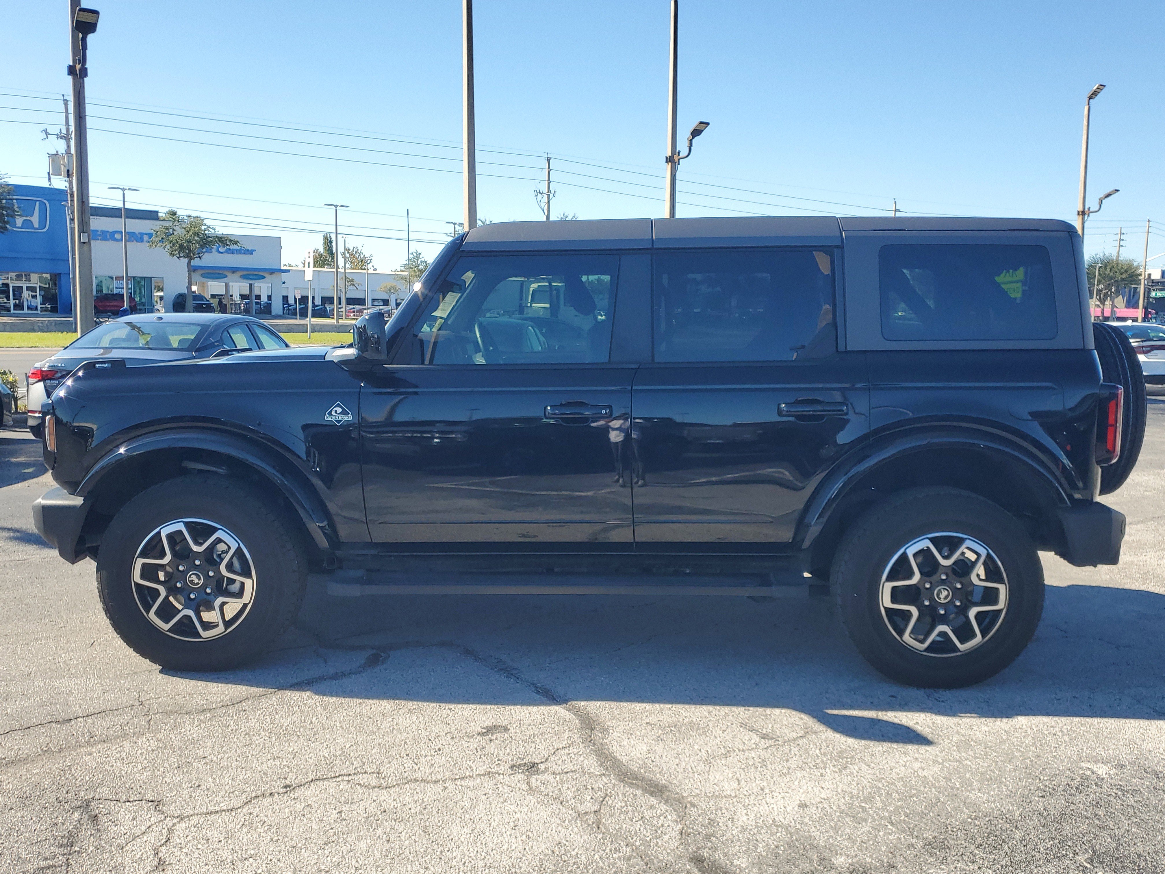 Used 2024 Ford Bronco Outer Banks image 9
