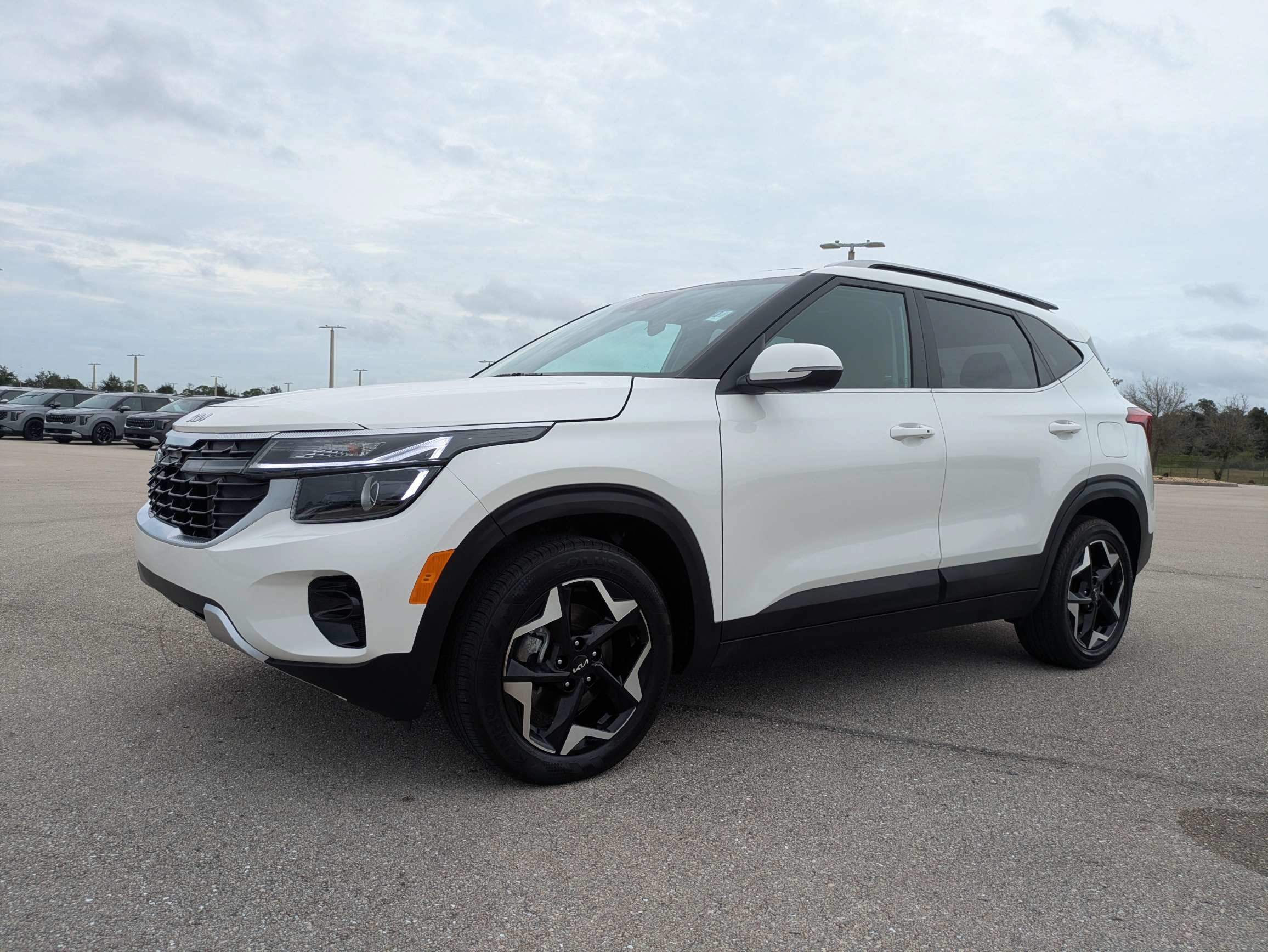 Certified 2025 Kia Seltos EX w/ EX Sunroof Package AWD/4WD image 8
