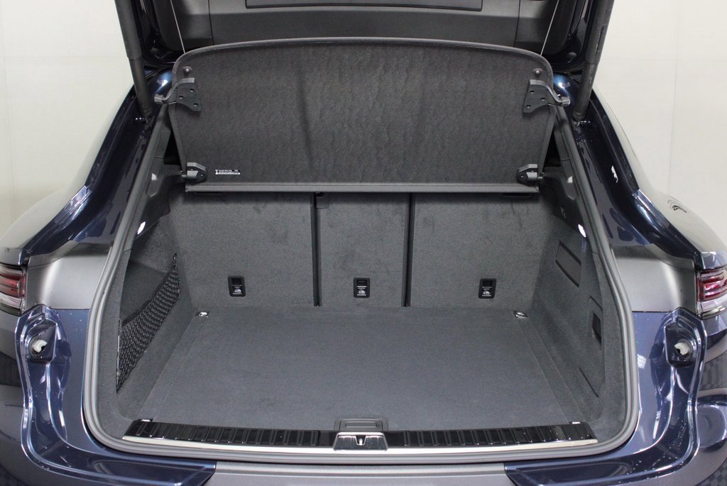 Used 2025 Porsche Cayenne Coupe image 14