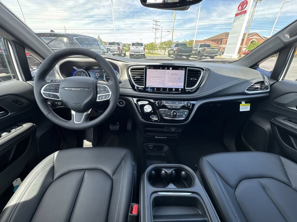 New 2027 Chrysler Pacifica Select AWD/4WD image 10