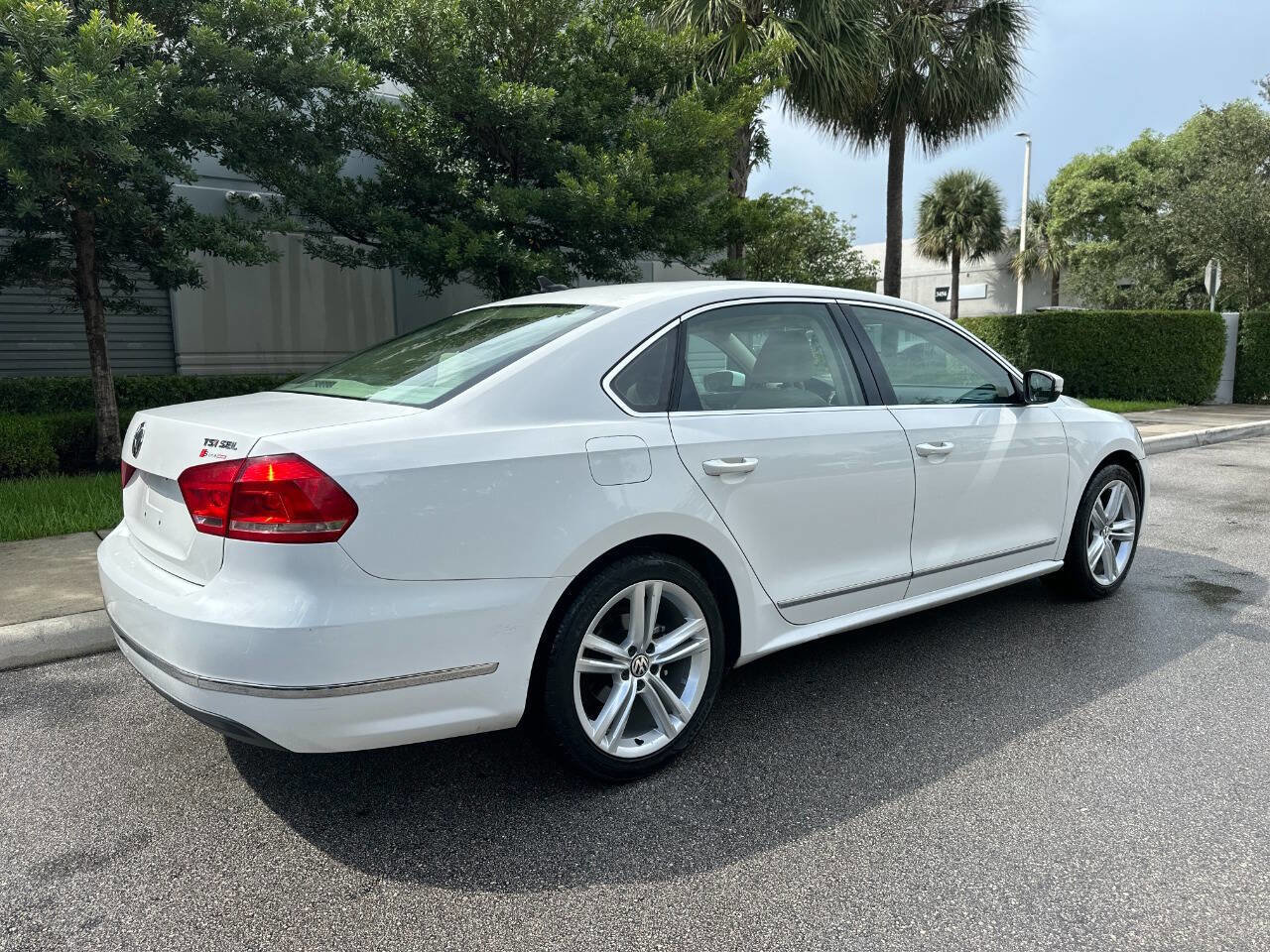 Used 2014 Volkswagen Passat 1.8T SEL Premium image 7