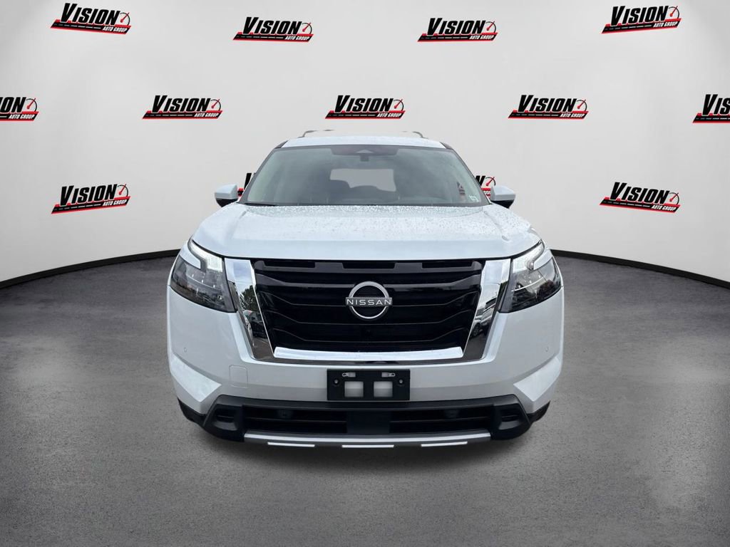 New 2025 Nissan Pathfinder SL image 2