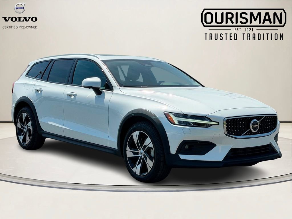 Used 2024 Volvo V60 B5 Cross Country Plus AWD/4WD image 1
