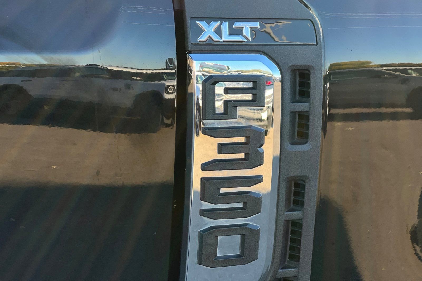 Used 2024 Ford F350 XLT w/ FX4 Off-Road Package image 22