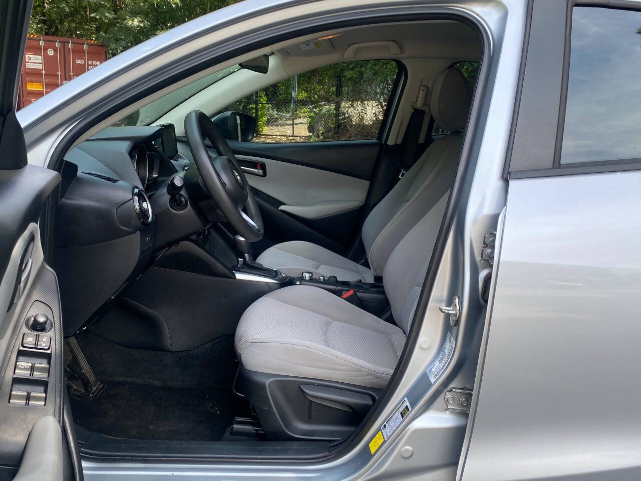 Used 2019 Toyota Yaris LE FWD image 15