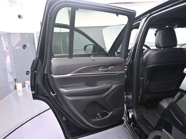 New 2025 Jeep Grand Cherokee Limited w/ Luxury Tech Group II image 41