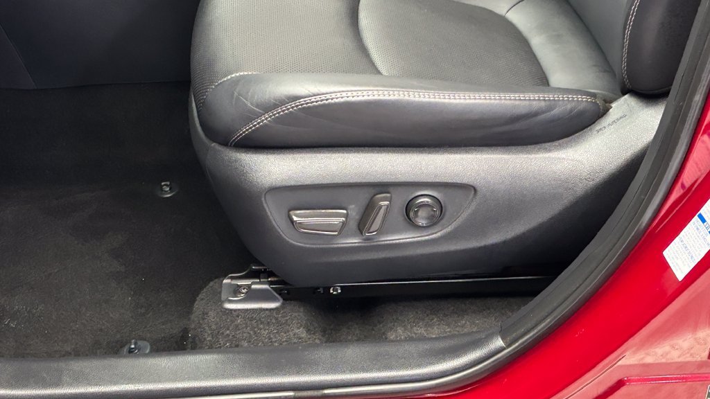 Used 2019 Toyota RAV4 Limited w/ Advanced Technology Package AWD/4WD image 13
