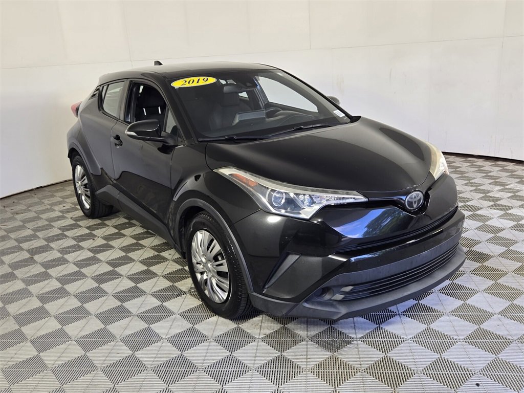 Used 2019 Toyota C-HR LE image 2