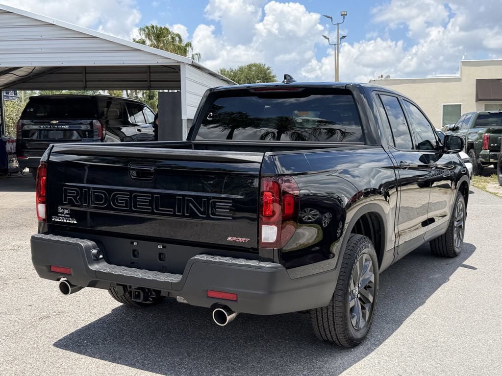 Used 2025 Honda Ridgeline Sport image 5