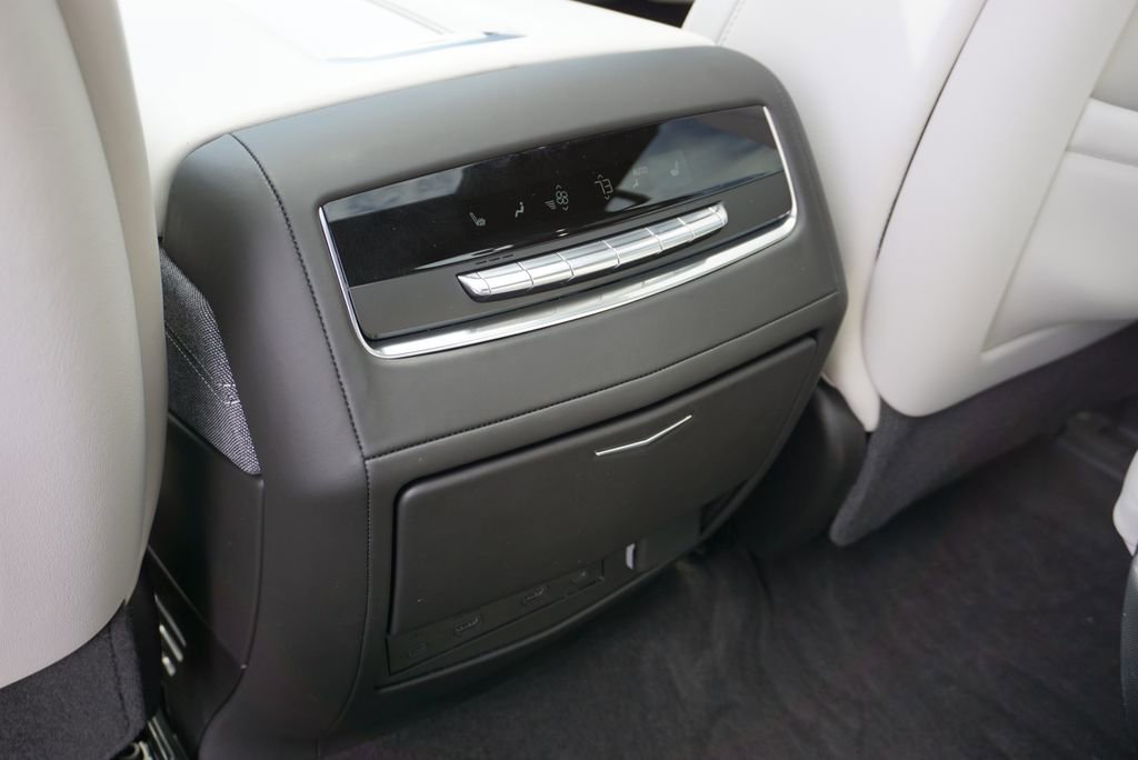 Used 2025 Cadillac Escalade ESV V image 43