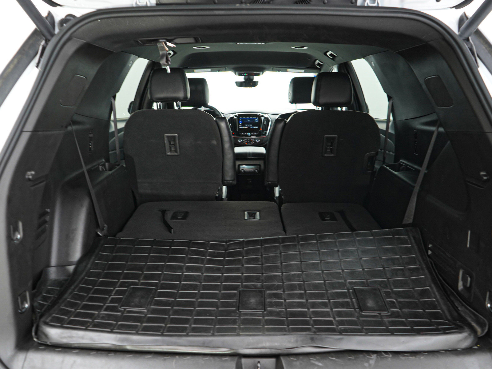 Used 2024 Chevrolet Traverse LT w/ Rear Camera Mirror Package image 11