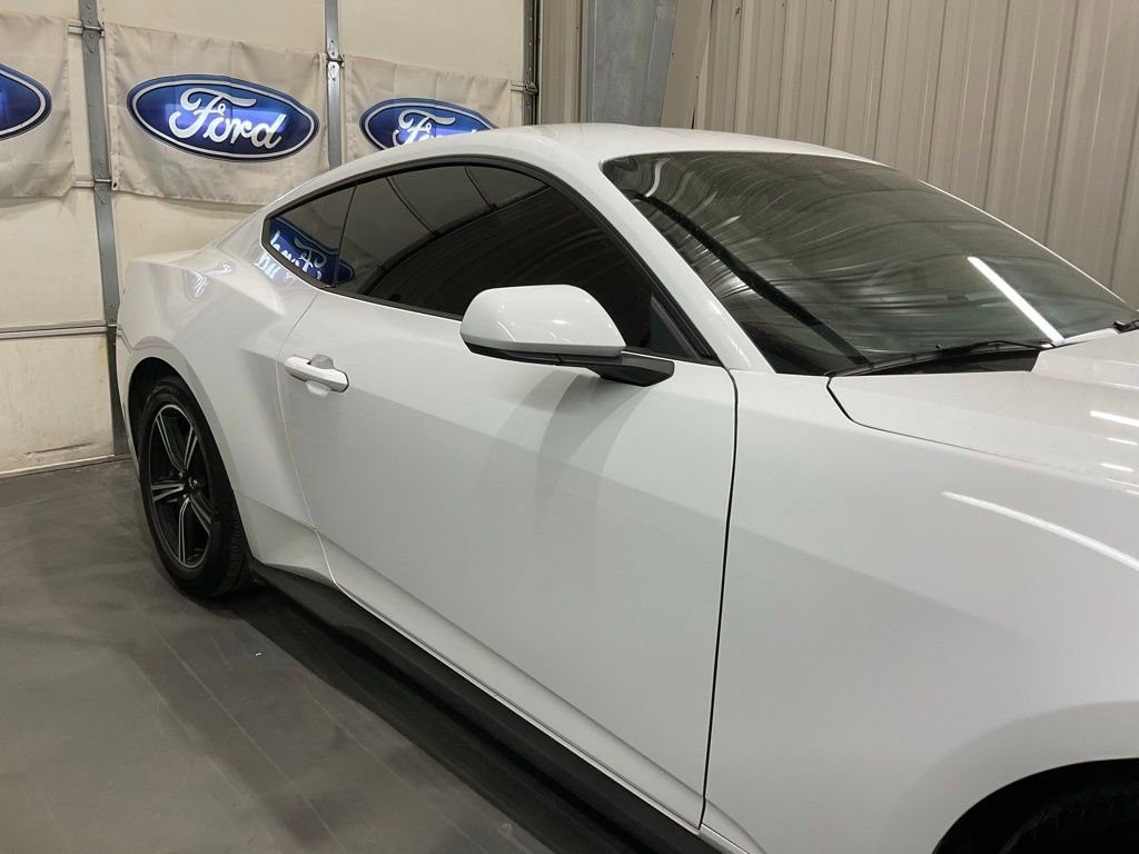 Used 2024 Ford Mustang Coupe image 4