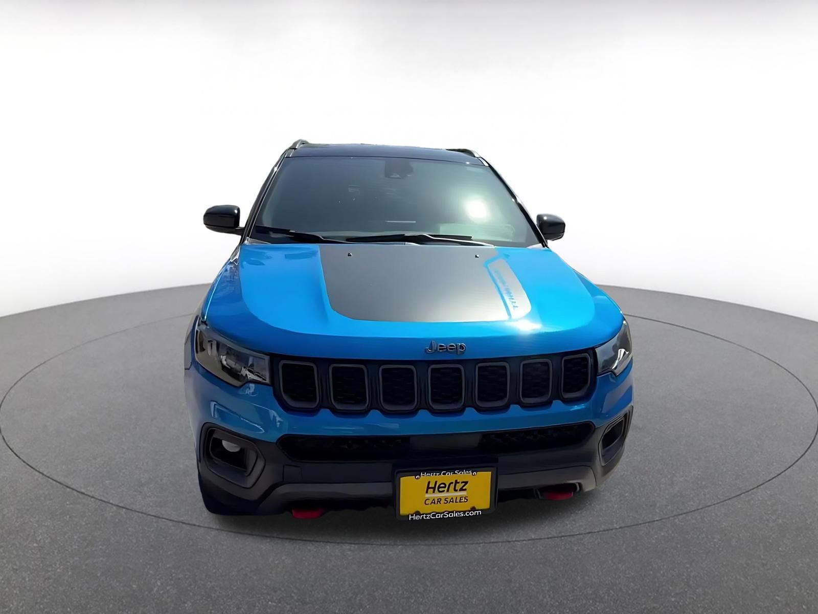 Used 2025 Jeep Compass Trailhawk AWD/4WD image 3