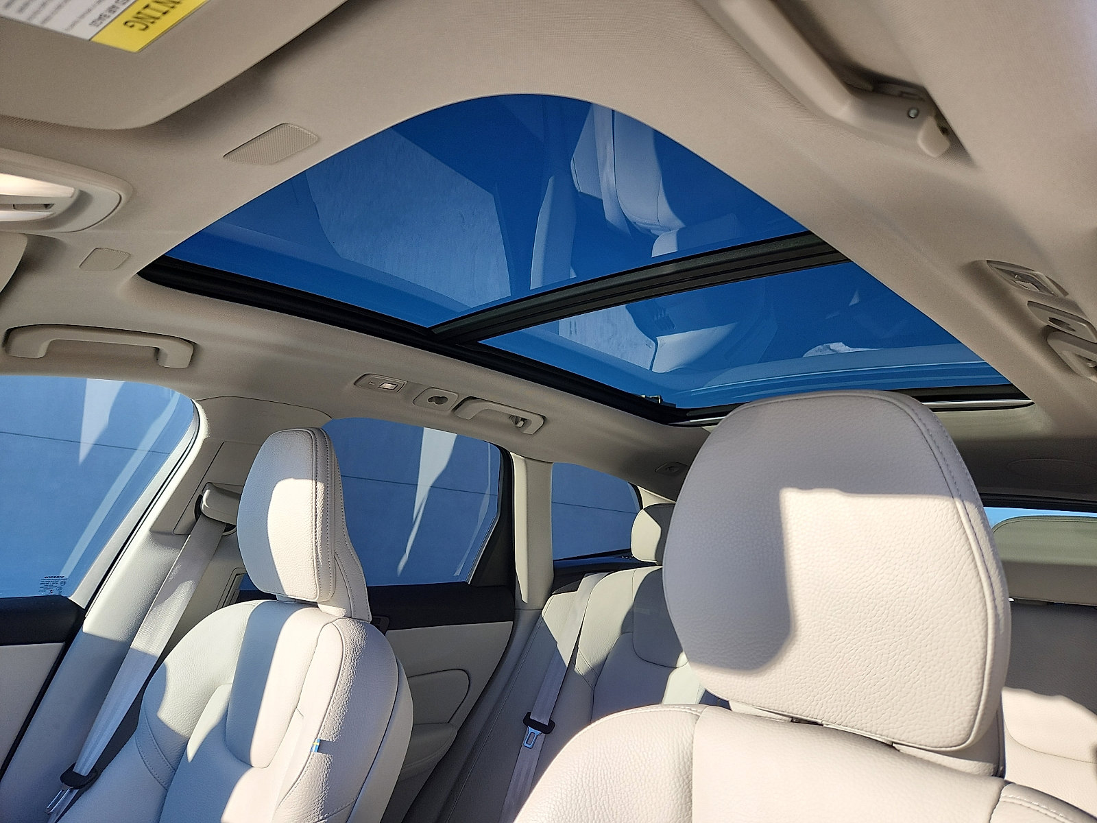 Certified 2023 Volvo XC60 B5 Plus w/ Climate Package image 16