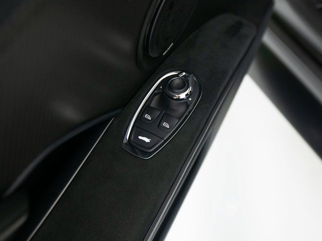 Used 2022 Aston Martin DBS Superleggera image 13