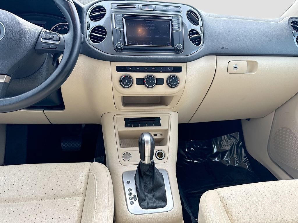 Used 2017 Volkswagen Tiguan S image 17
