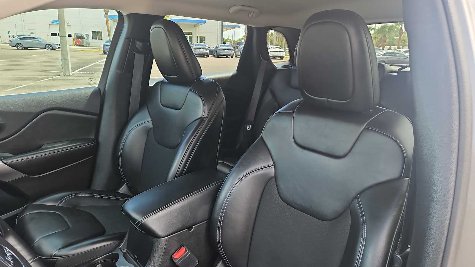 Used 2021 Jeep Cherokee Latitude Plus w/ Mopar Interior Package AWD/4WD image 13
