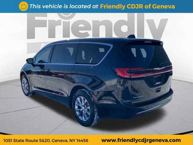 New 2026 Chrysler Pacifica Select image 7