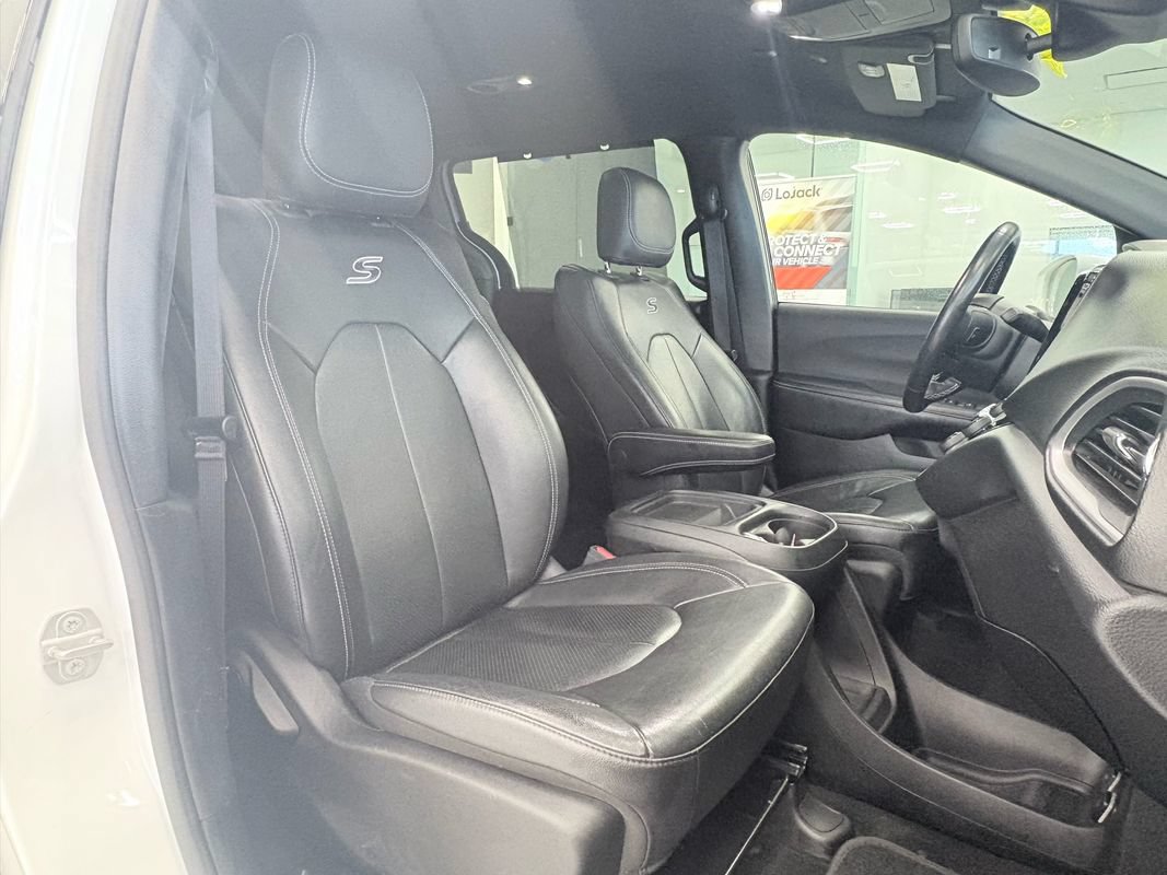 Used 2020 Chrysler Pacifica Touring-L w/ Advanced Safetytec Group AWD/4WD image 24