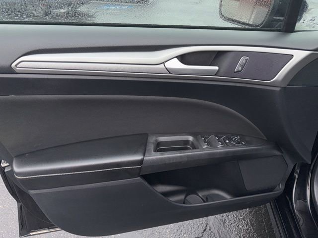 Used 2020 Ford Fusion SE image 10