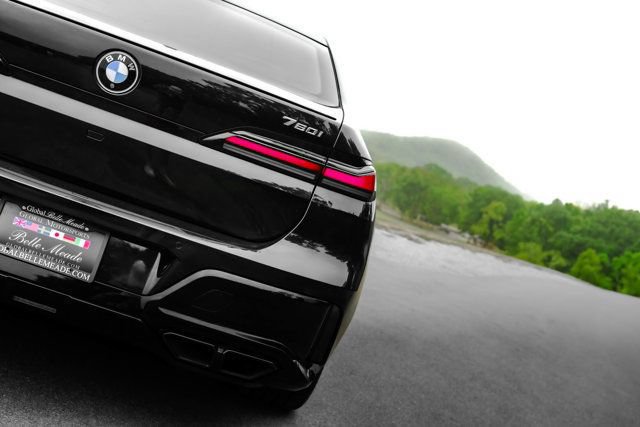 Used 2023 BMW 760i xDrive w/ Luxury Rear Seating Package AWD/4WD image 7