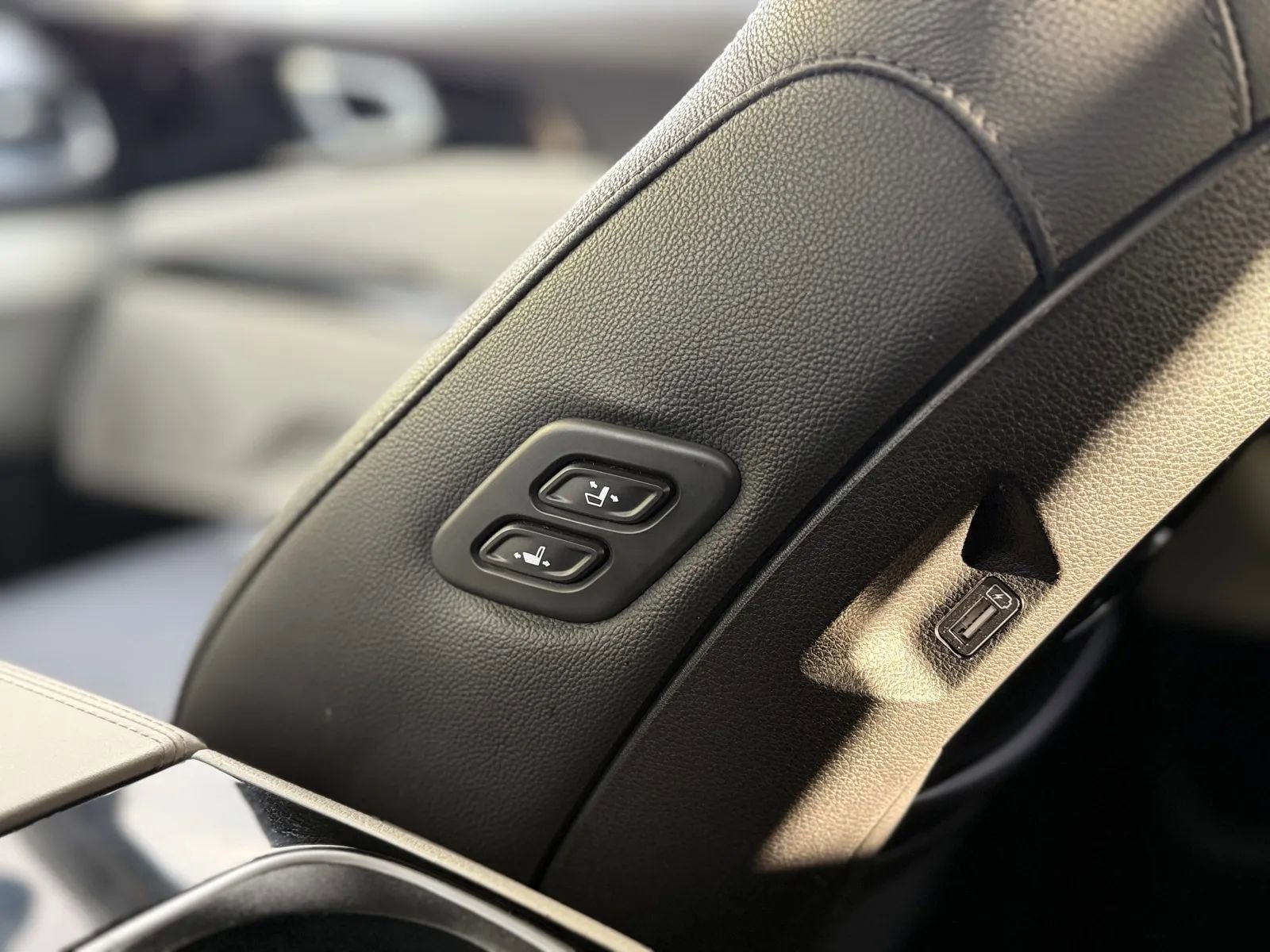 Used 2023 Kia Carnival SX Prestige w/ Paint Protection Package image 46