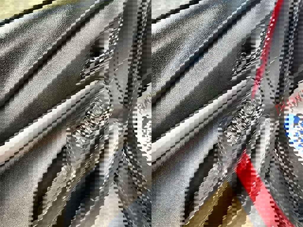 Used 2022 Chevrolet Bolt EUV LT w/ Comfort Package image 14