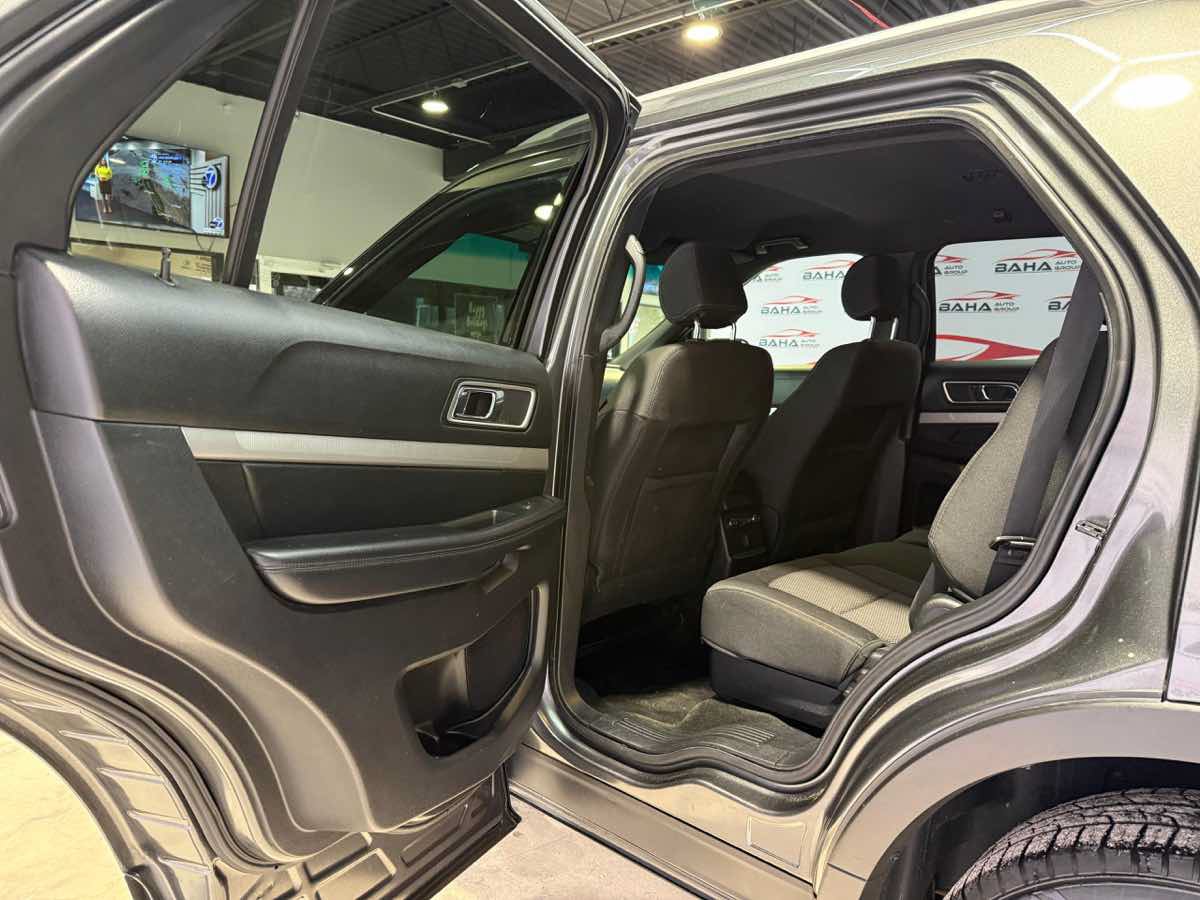 Used 2017 Ford Explorer XLT AWD/4WD image 50