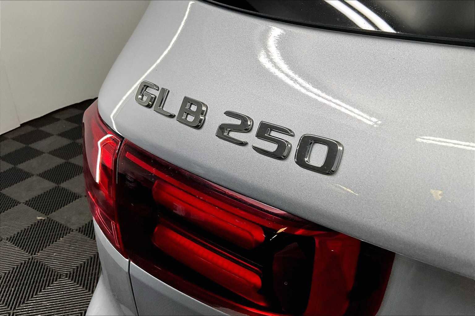 New 2026 Mercedes-Benz GLB 250 4MATIC image 7