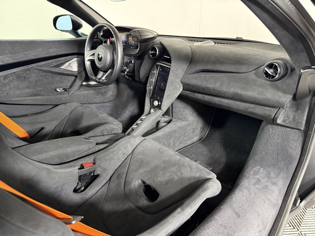 Used 2024 McLaren 750S image 17