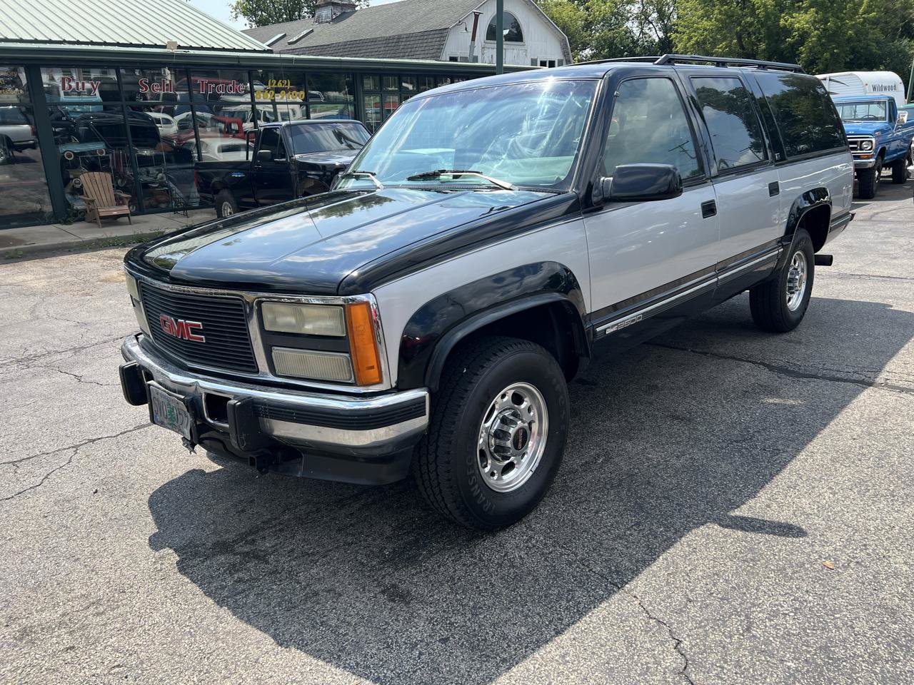 Used 1993 GMC Suburban 2500 AWD/4WD image 2