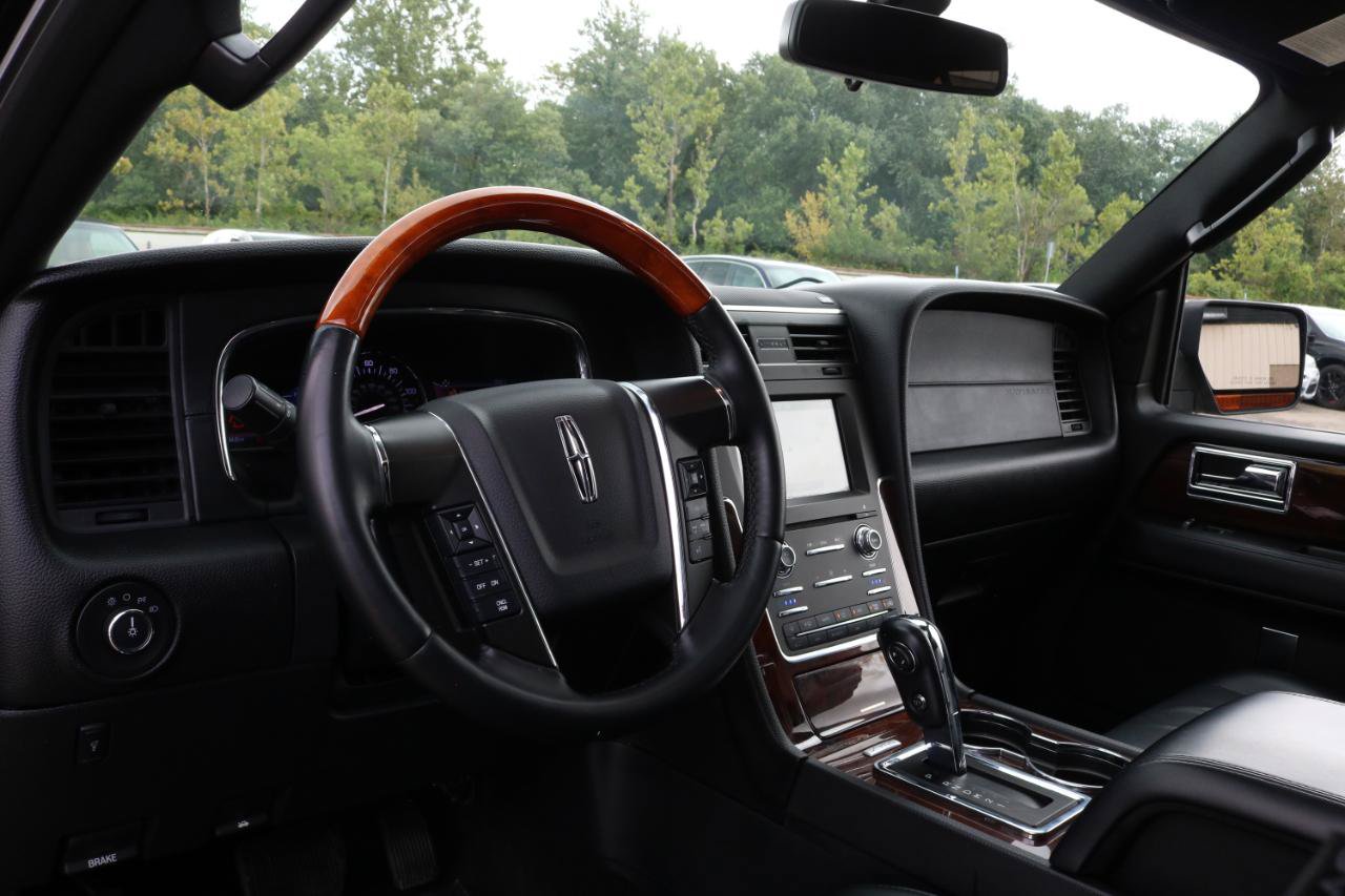 Used 2017 Lincoln Navigator Select AWD/4WD image 22
