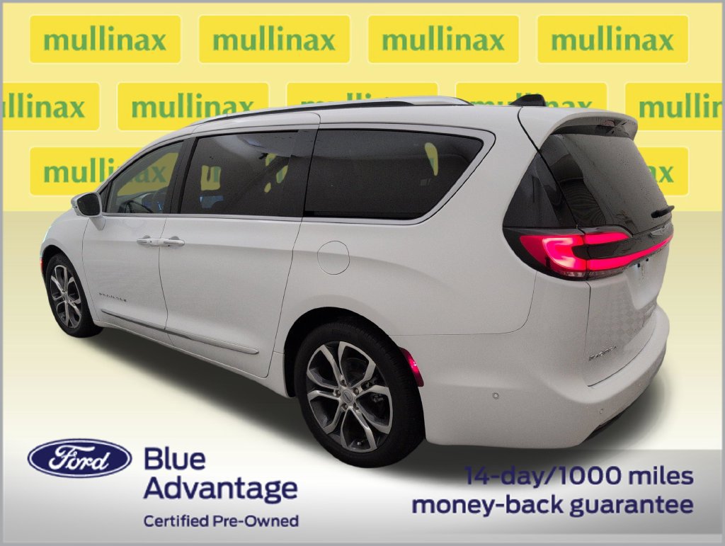 Used 2024 Chrysler Pacifica Pinnacle FWD image 10
