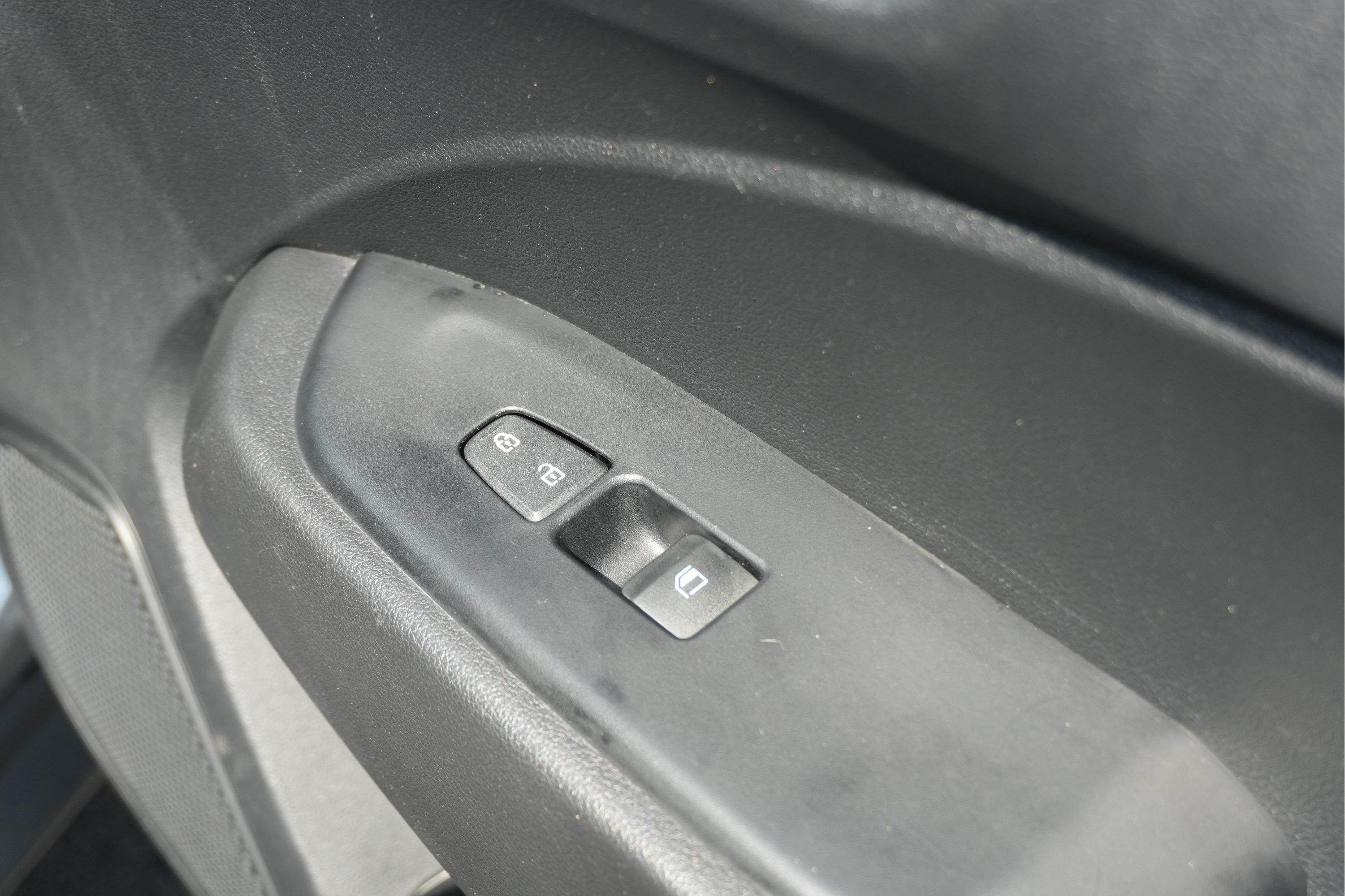 Used 2025 Hyundai Venue SEL FWD image 19