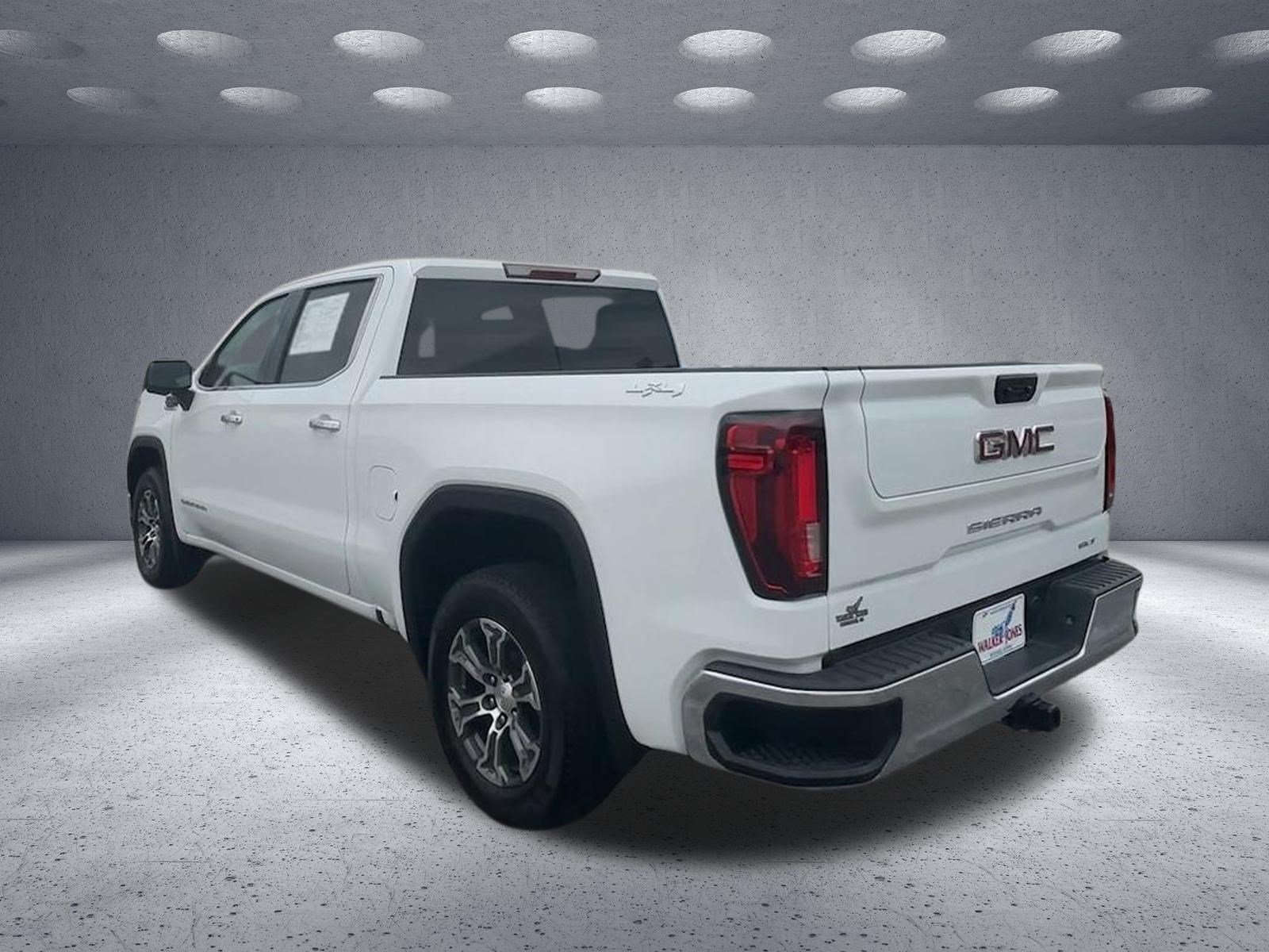 Used 2025 GMC Sierra 1500 SLT AWD/4WD image 3
