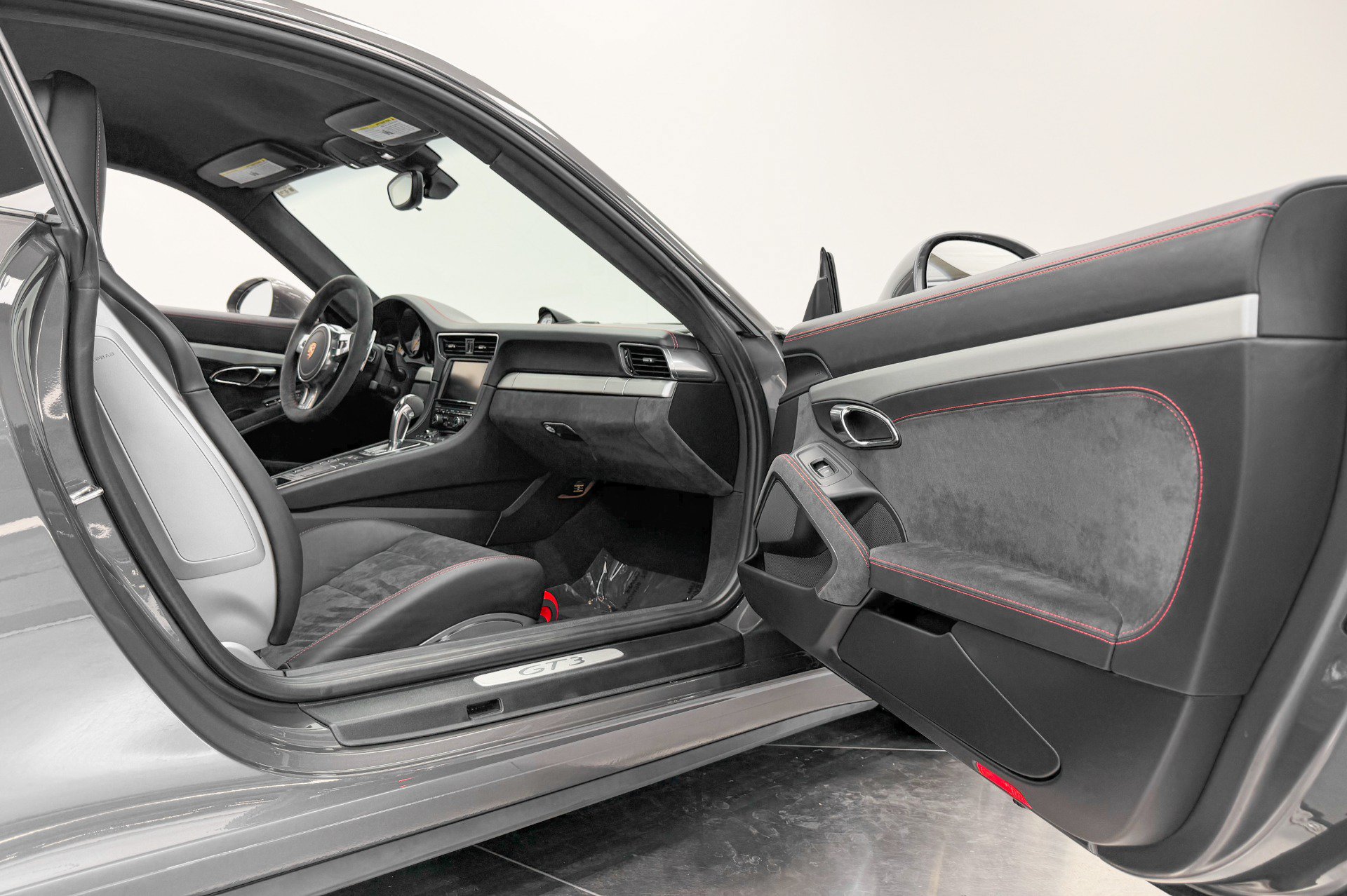 Used 2015 Porsche 911 GT3 RWD image 28