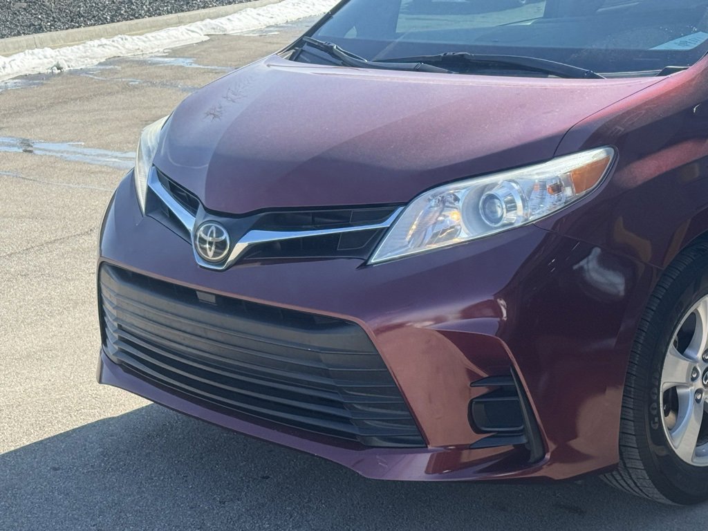 Used 2018 Toyota Sienna LE image 44