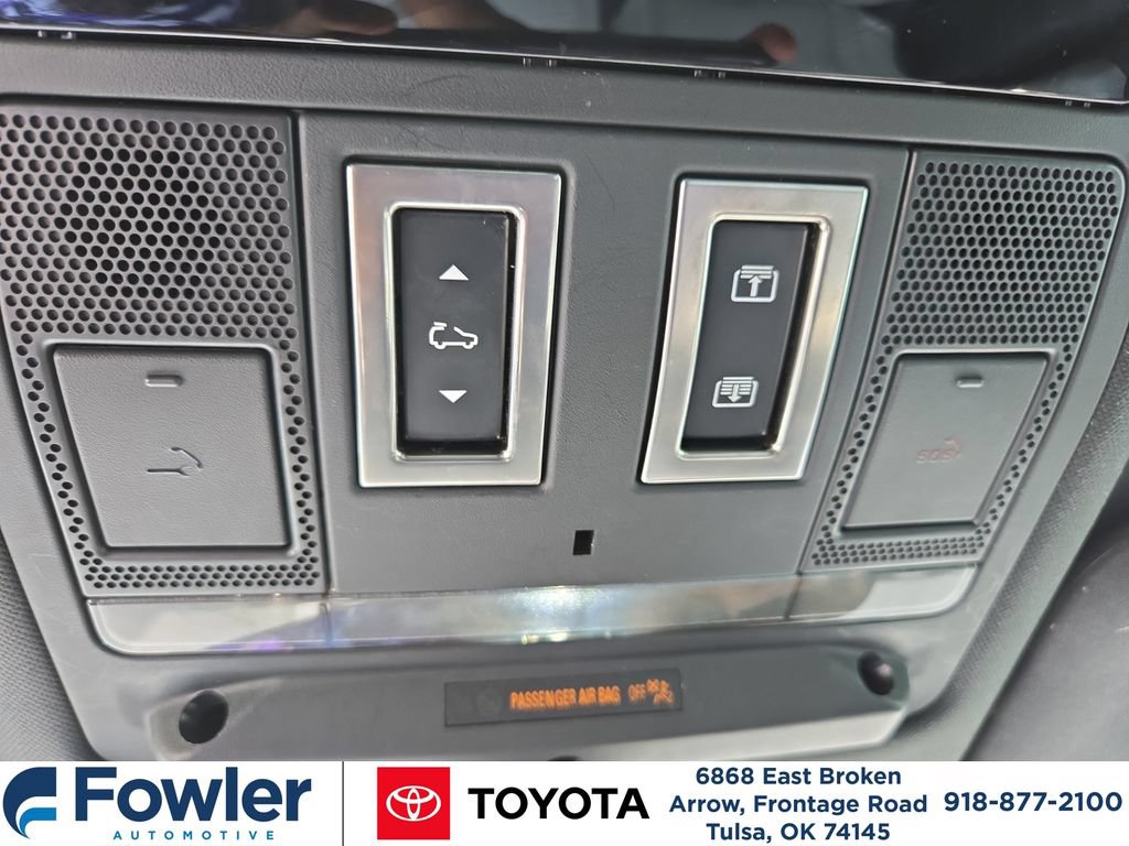 Used 2023 Land Rover Defender 130 SE AWD/4WD image 26