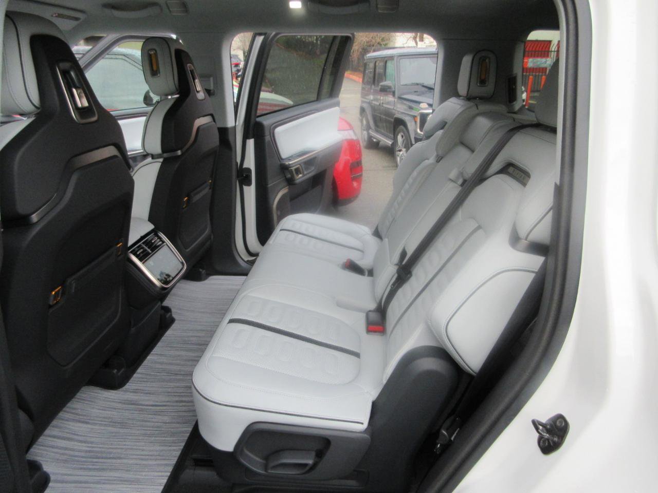 Used 2023 Rivian R1S Launch Edition image 44