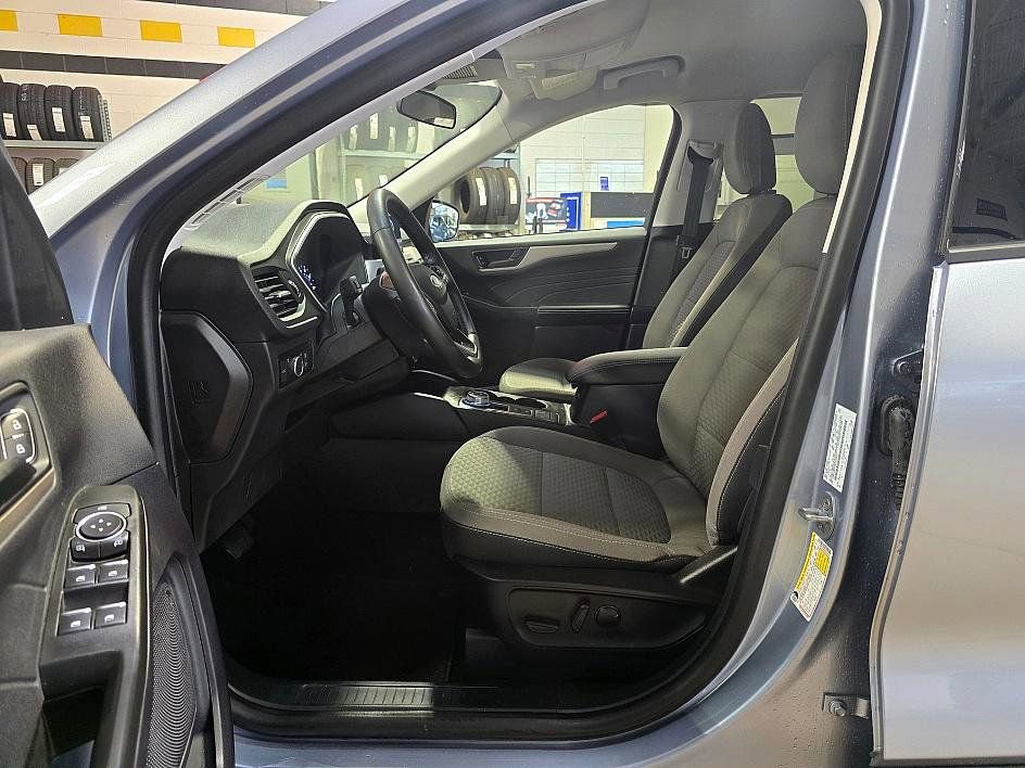 Used 2022 Ford Escape SE w/ Convenience Package image 10