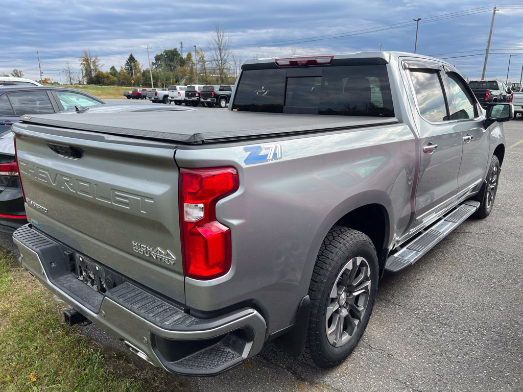 Used 2025 Chevrolet Silverado 1500 High Country w/ Technology Package AWD/4WD image 3